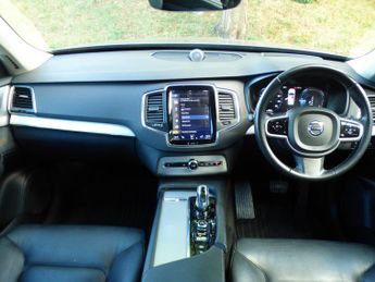Volvo XC90 T8 TWIN ENGINE MOMENTUM 5-Door