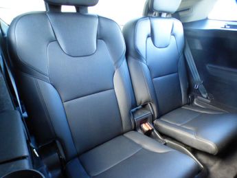 Volvo XC90 T8 TWIN ENGINE MOMENTUM 5-Door