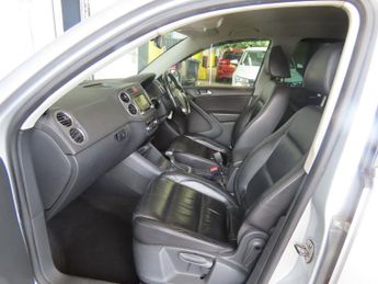 Volkswagen Tiguan 2.0 TDi R-Line 5dr Auto