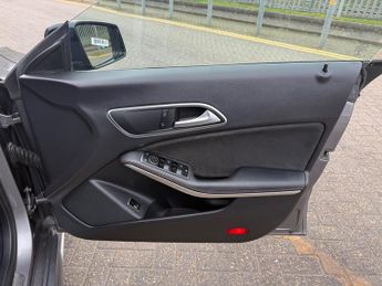 Mercedes-Benz CLA Class 2.1 CLA220d AMG Line Shooting Brake 5dr Diesel 7G-DCT Euro 6 (s/