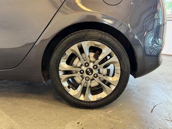 Kia Ceed 1.6 GDi 4 Tech Hatchback 5dr Petrol DCT Euro 5 (133 bhp)