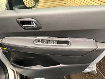 Peugeot 3008 1.6 e-HDi Allure SUV 5dr Diesel EGC Euro 5 (s/s) (115 ps)