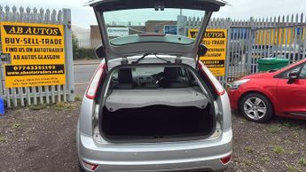 Ford Focus 1.6 Titanium 5dr