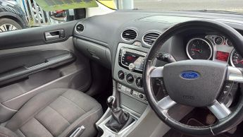 Ford Focus 1.6 Titanium 5dr