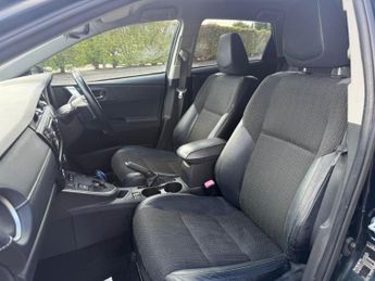 Toyota Auris EXCEL VVT-I  5-Door