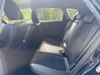 Toyota Auris EXCEL VVT-I  5-Door