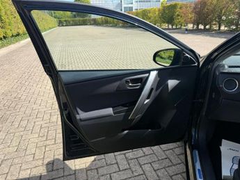 Toyota Auris EXCEL VVT-I  5-Door