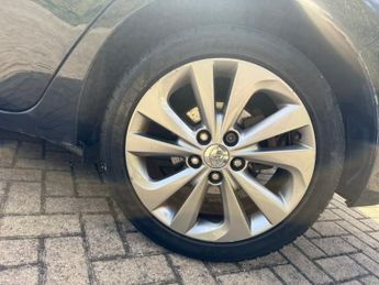 Toyota Auris EXCEL VVT-I  5-Door