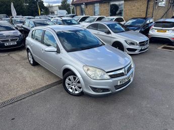 Vauxhall Astra 1.8i 16v Design Hatchback 5dr Petrol Automatic (187 g/km, 138 bh