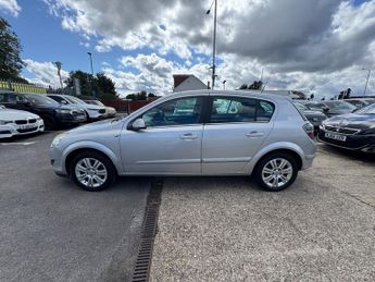Vauxhall Astra 1.8i 16v Design Hatchback 5dr Petrol Automatic (187 g/km, 138 bh