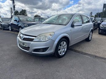 Vauxhall Astra 1.8i 16v Design Hatchback 5dr Petrol Automatic (187 g/km, 138 bh