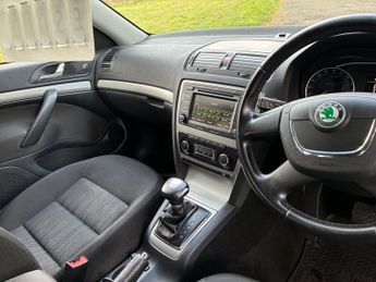 Skoda Octavia 2.0 TDI Elegance Estate 5dr Diesel DSG Euro 5 (140 ps)