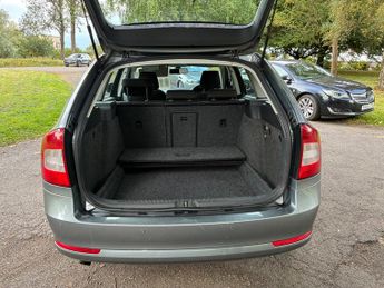 Skoda Octavia 2.0 TDI Elegance Estate 5dr Diesel DSG Euro 5 (140 ps)