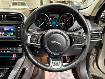 Jaguar F-Pace 2.0 D180 R-Sport SUV 5dr Diesel Auto AWD Euro 6 (s/s) (180 ps)