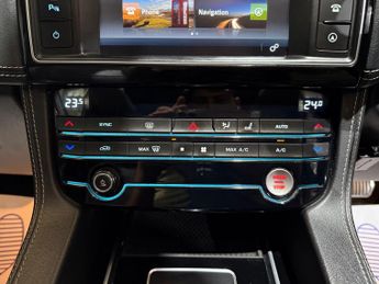 Jaguar F-Pace 2.0 D180 R-Sport SUV 5dr Diesel Auto AWD Euro 6 (s/s) (180 ps)
