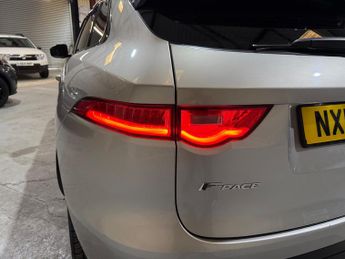 Jaguar F-Pace 2.0 D180 R-Sport SUV 5dr Diesel Auto AWD Euro 6 (s/s) (180 ps)
