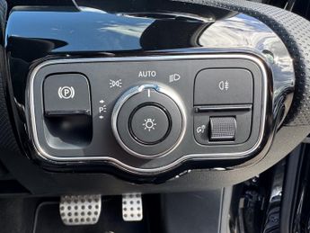 Mercedes-Benz A Class 1.3 A180 AMG Line (Executive) Hatchback 5dr Petrol 7G-DCT Euro 6