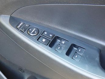 Hyundai Tucson 2.0 CRDi Premium SUV 5dr Diesel Auto 4WD Euro 6 (136 ps)