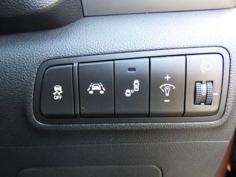 Hyundai Tucson 2.0 CRDi Premium SUV 5dr Diesel Auto 4WD Euro 6 (136 ps)