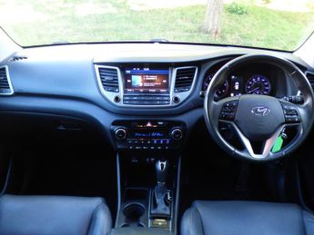 Hyundai Tucson 2.0 CRDi Premium SUV 5dr Diesel Auto 4WD Euro 6 (136 ps)
