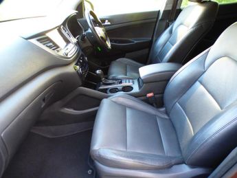 Hyundai Tucson 2.0 CRDi Premium SUV 5dr Diesel Auto 4WD Euro 6 (136 ps)