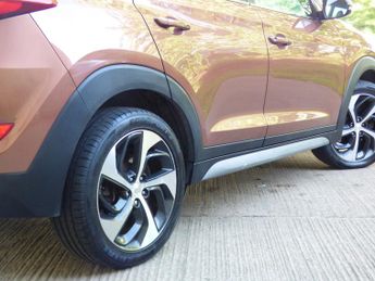 Hyundai Tucson 2.0 CRDi Premium SUV 5dr Diesel Auto 4WD Euro 6 (136 ps)