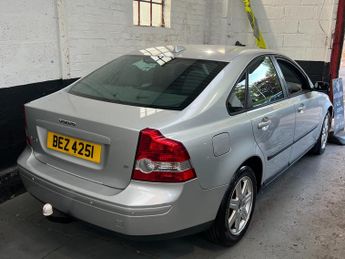 Volvo S40 1.8 S Saloon 4dr Petrol (208 g/km, 125 bhp)