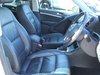 Volkswagen Tiguan 2.0 TDI BlueMotion Tech Match Edition SUV 5dr Diesel DSG 4WD Eur