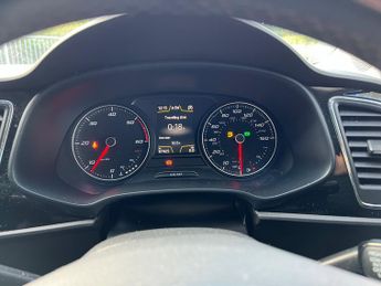 SEAT Leon 1.6 TDI SE Dynamic Technology Hatchback 5dr Diesel DSG Euro 6 (s