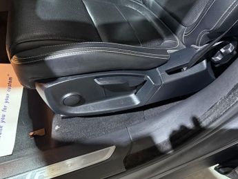 Jaguar F-Pace 2.0 D180 R-Sport SUV 5dr Diesel Auto AWD Euro 6 (s/s) (180 ps)