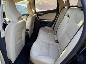 Volvo XC60 2.4 D5 SE Lux Nav SUV 5dr Diesel Geartronic AWD Euro 5 (215 ps) 