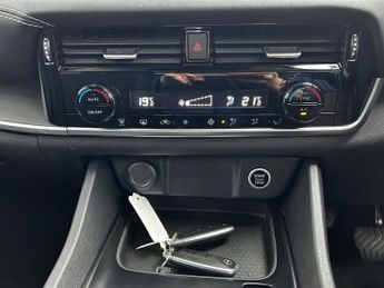 Nissan Qashqai 1.3 DIG-T MHEV Acenta Premium SUV Petrol Hybrid XTRON Euro 6 (s/