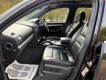 Porsche Cayenne 4.8 Turbo SUV 5dr Petrol Tiptronic S AWD (358 g/km, 500 bhp)