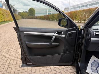 Porsche Cayenne 4.8 Turbo SUV 5dr Petrol Tiptronic S AWD (358 g/km, 500 bhp)