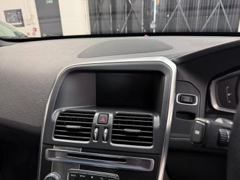 Volvo XC60 2.4 D5 R-Design Lux Nav SUV 5dr Diesel Geartronic AWD Euro 5 (21