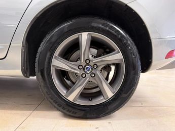 Volvo XC60 2.4 D5 R-Design Lux Nav SUV 5dr Diesel Geartronic AWD Euro 5 (21