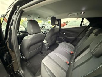 Peugeot 2008 1.2 PureTech Allure Premium + SUV 5dr Petrol EAT Euro 6 (s/s) (1