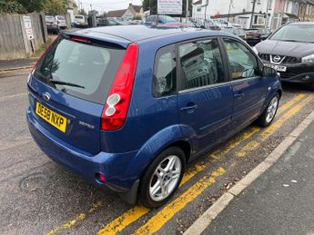 Ford Fiesta 1.25 Zetec Blue Edition Hatchback 5dr Petrol Manual (142 g/km, 7