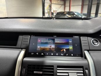 Land Rover Discovery Sport 2.0 TD4 HSE Black SUV 5dr Diesel Auto 4WD Euro 6 (s/s) (180 ps)