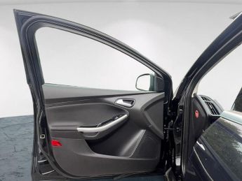 Ford Focus 1.6 Zetec Powershift Euro 6 5dr