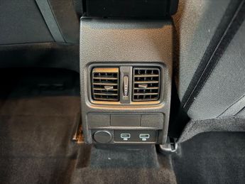 Renault Arkana 1.3 TCe MHEV Iconic SUV 5dr Petrol EDC 2WD Euro 6 (s/s) (140 ps)