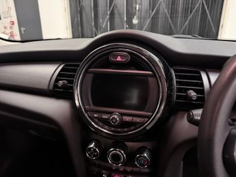 Mini Hatch 1.5 Cooper Hatchback 5dr Petrol Steptronic Euro 6 (s/s) (136 ps)