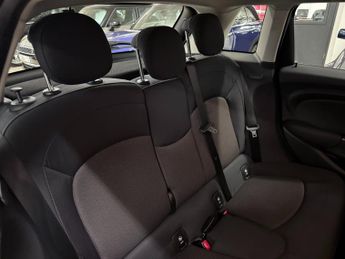 Mini Hatch 1.5 Cooper Hatchback 5dr Petrol Steptronic Euro 6 (s/s) (136 ps)