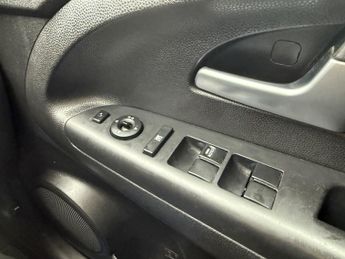 Kia Venga 1.6 CRDi EcoDynamics 3 MPV 5dr Diesel Manual Euro 5 (s/s) (Sat N