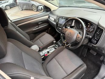 Mitsubishi Outlander 2.2 DI-D 3 SUV 5dr Diesel Auto 4WD Euro 6 (147 ps)