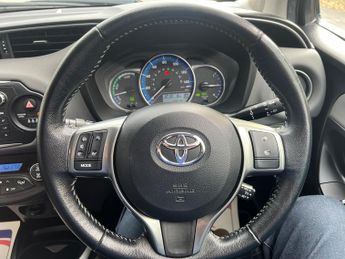 Toyota Yaris 1.5 VVT-h Icon Hatchback 5dr Petrol Hybrid E-CVT Euro 6 (101 ps)