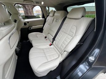 Land Rover Range Rover Sport 3.0 SD V6 Autobiography Dynamic SUV 5dr Diesel Auto 4WD Euro 6 (