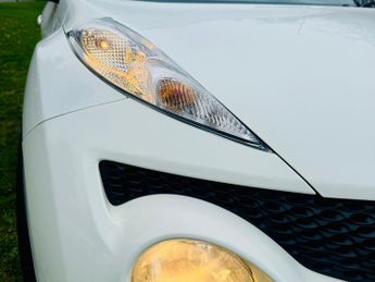 Nissan Juke 1.6 Tekna SUV 5dr Petrol CVT Euro 5 (117 ps)