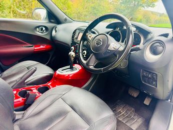 Nissan Juke 1.6 Tekna SUV 5dr Petrol CVT Euro 5 (117 ps)