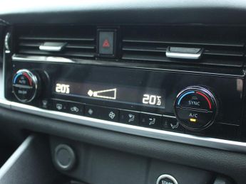 Nissan Qashqai 1.3 DIG-T MHEV Acenta Premium SUV 5dr Petrol Hybrid XTRON Euro 6